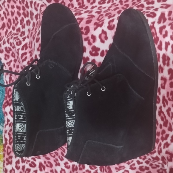 Toms Suade Wedge Booties - Picture 4 of 4